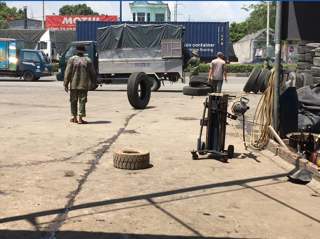 LÀM SAO ĐỂ BIẾT ĐƯỢC KHI NÀO CẦN THAY LỐP XE Ô TÔ